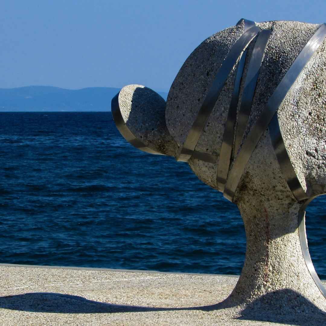 Volos paralia sculpture
